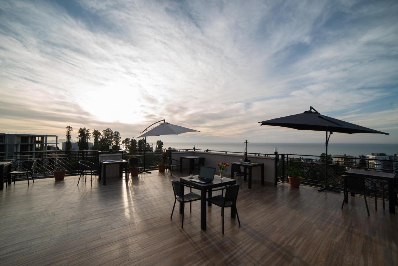 Green Yard Hotel Batumi Exterior photo